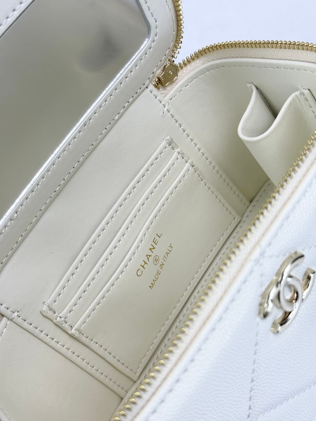 C826 🌸 Chanel Coco Box Bag — image 6