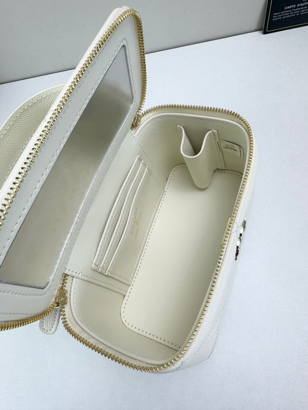C826 🌸 Chanel Coco Box Bag — image 7