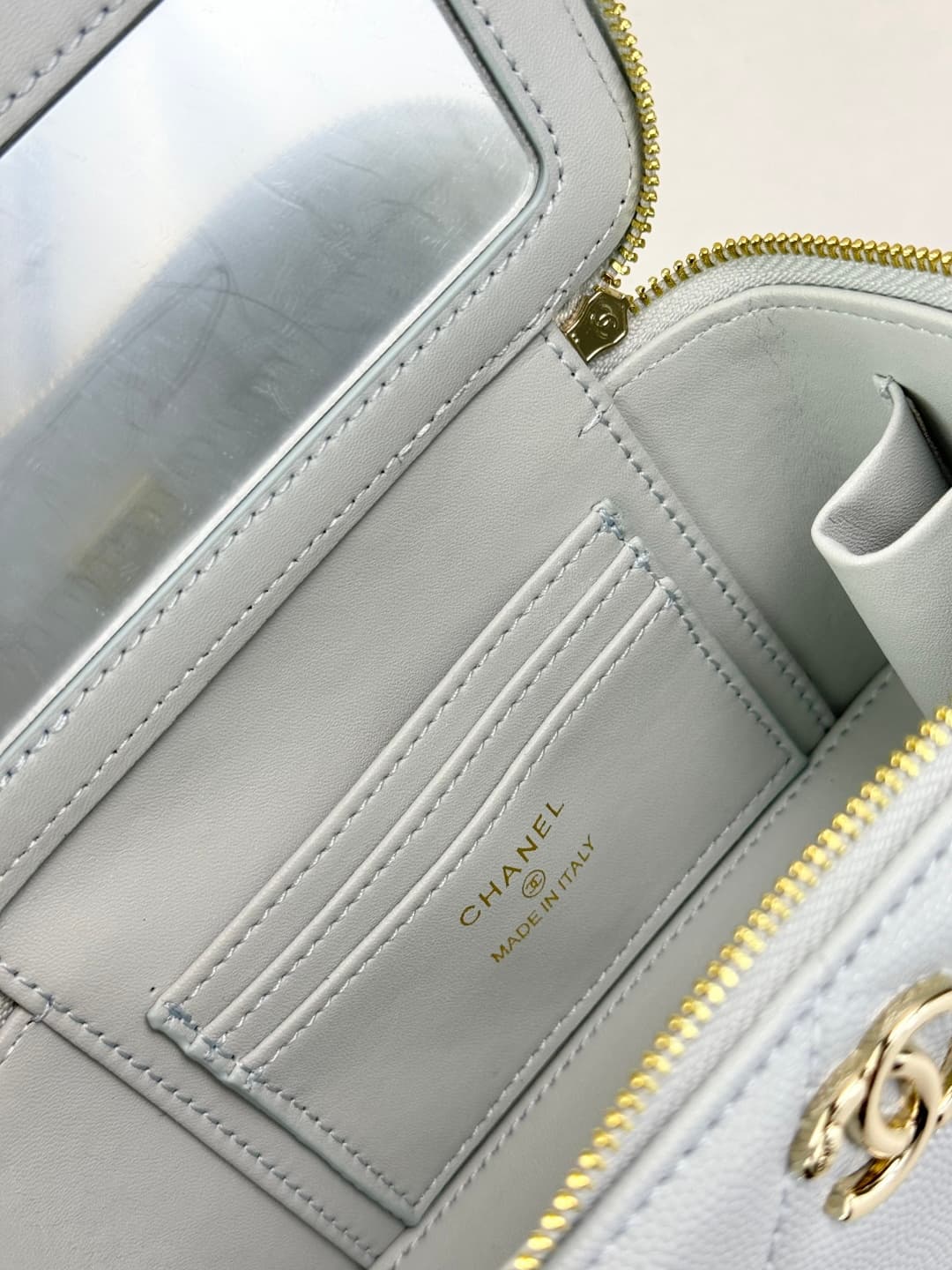 C825 🌸 Chanel Coco Box Bag — image 5