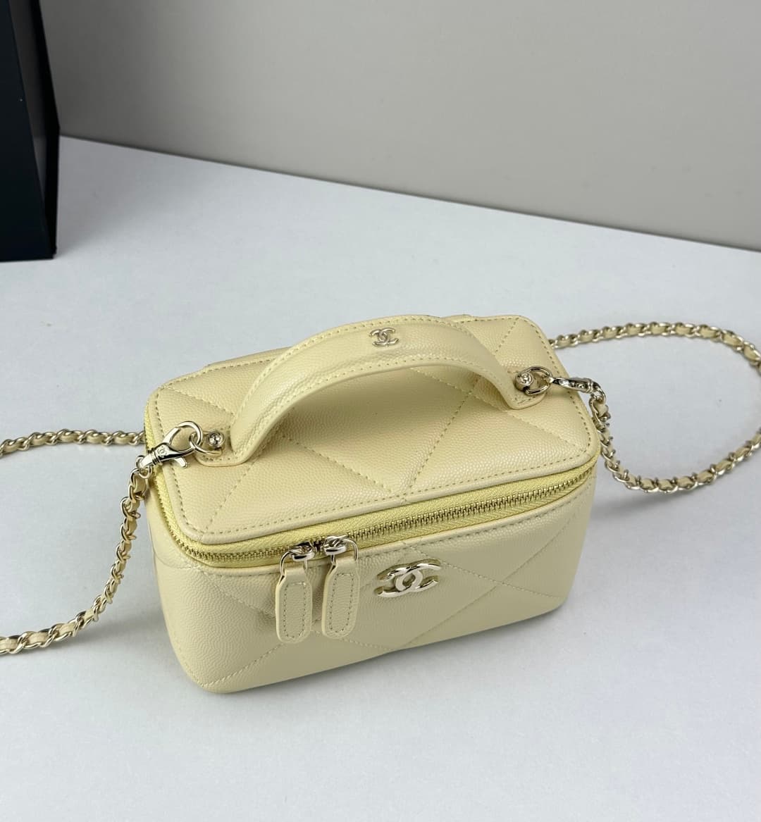 C823 🌸 Chanel Coco Box Bag — image 4