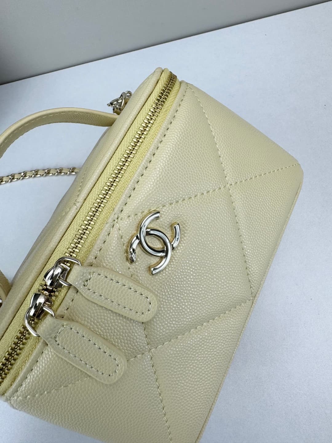 C823 🌸 Chanel Coco Box Bag — image 5