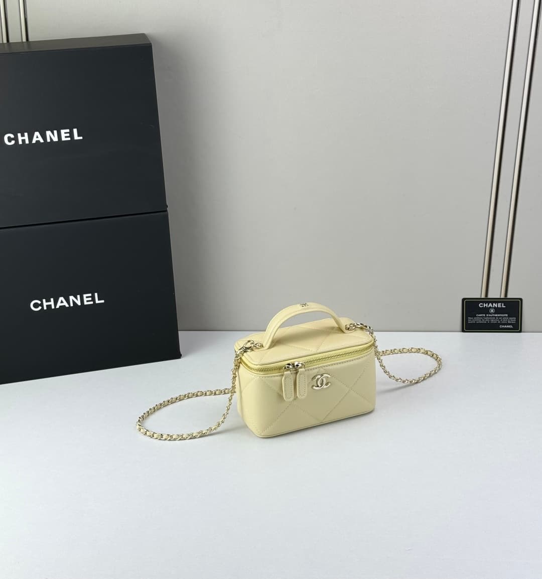 C823 🌸 Chanel Coco Box Bag — image 3