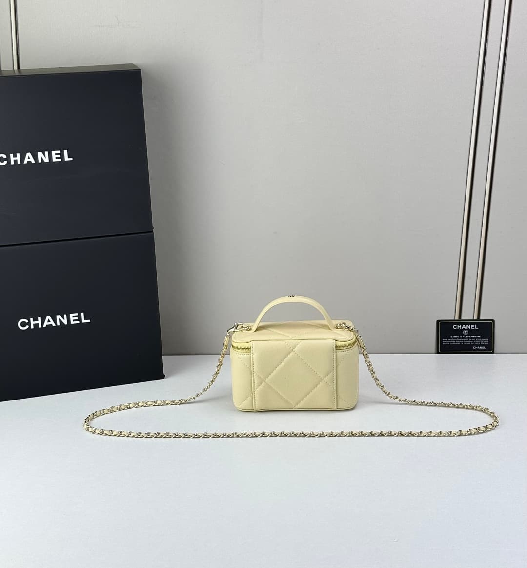 C823 🌸 Chanel Coco Box Bag — image 2
