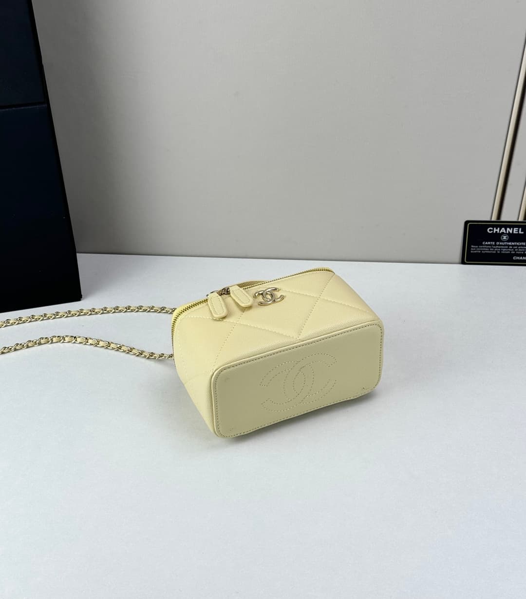 C823 🌸 Chanel Coco Box Bag — image 8