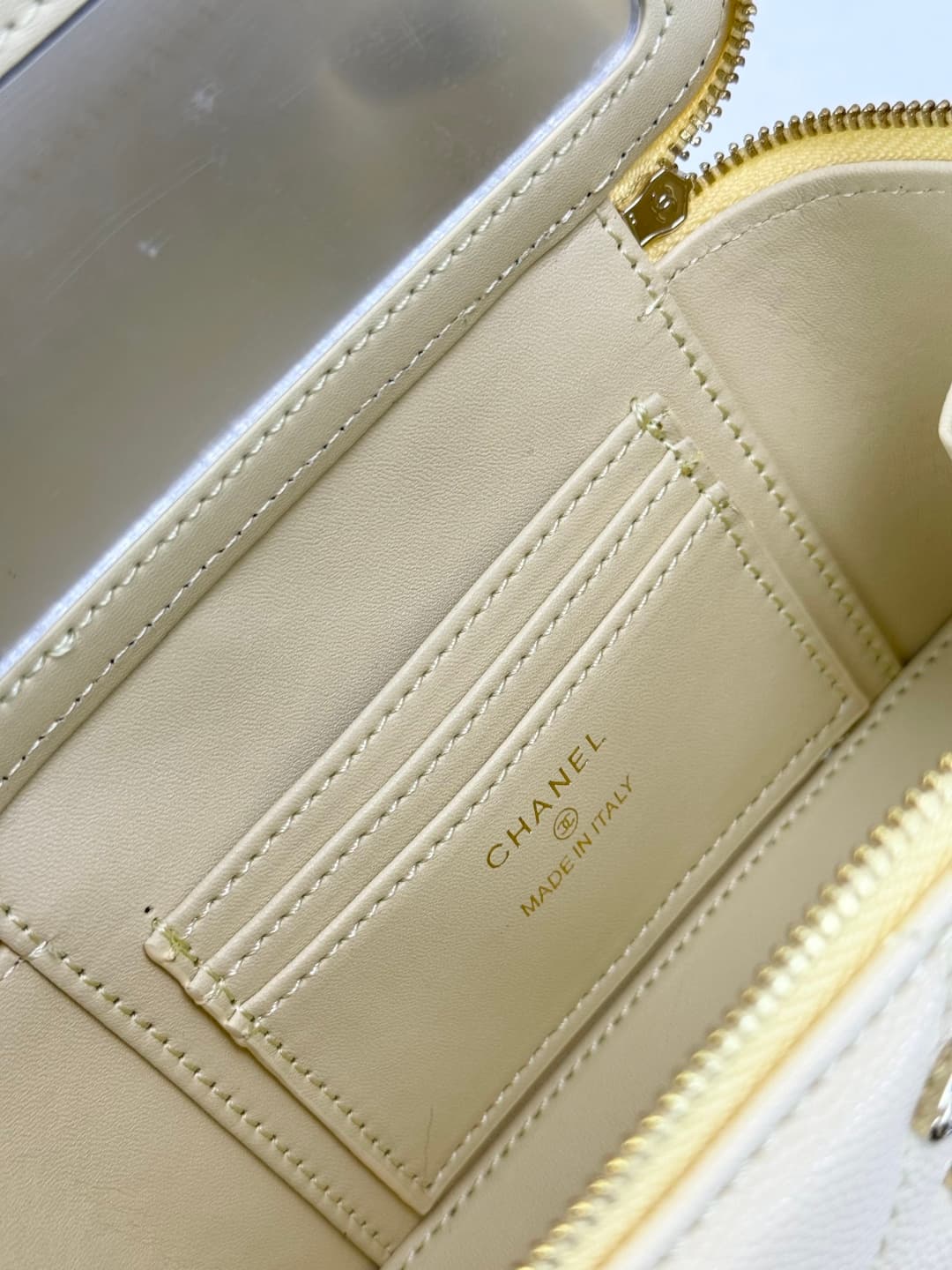 C823 🌸 Chanel Coco Box Bag — image 6