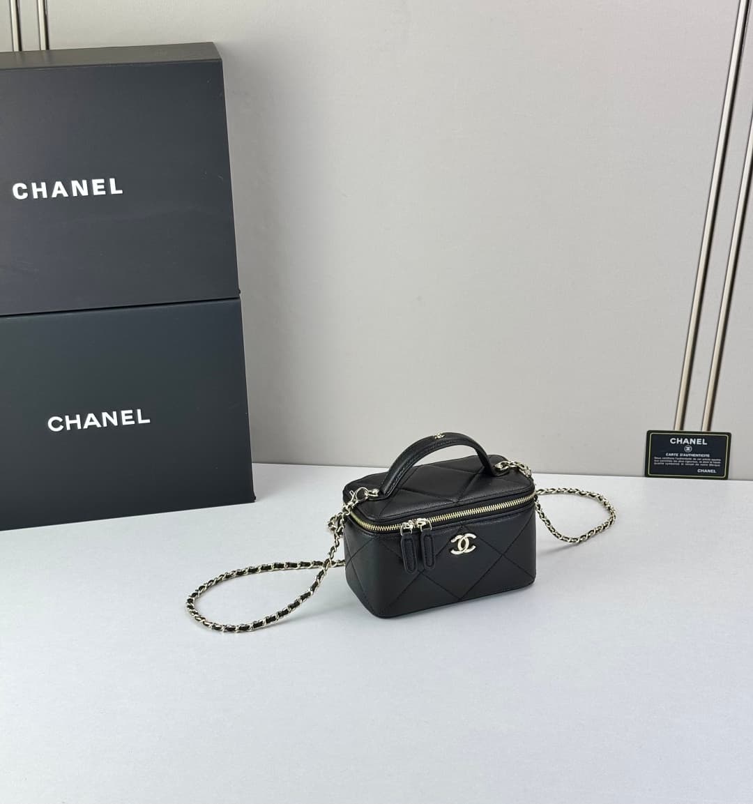C822 🌸 Chanel Coco Box Bag — image 3