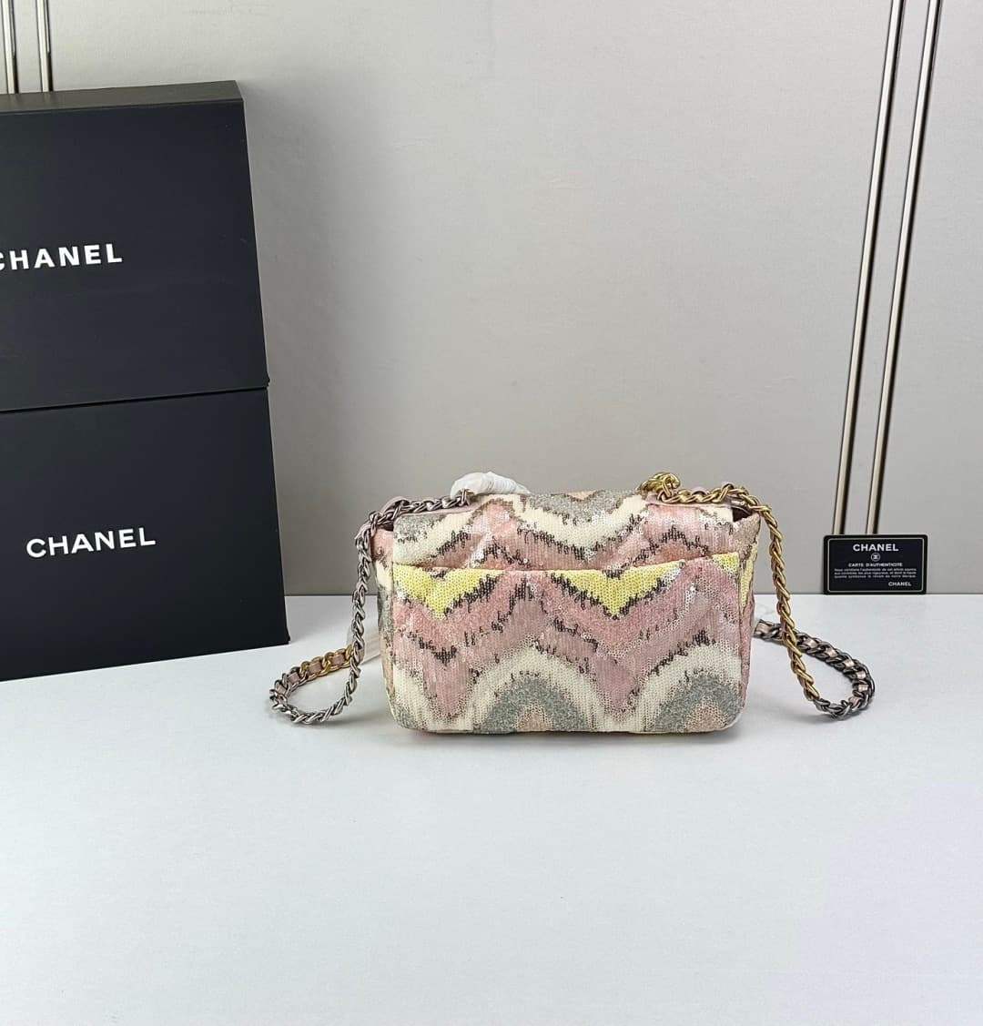 C791 🌸 Chanel 19 bag’s classic sequin-lined clasp bag — image 2