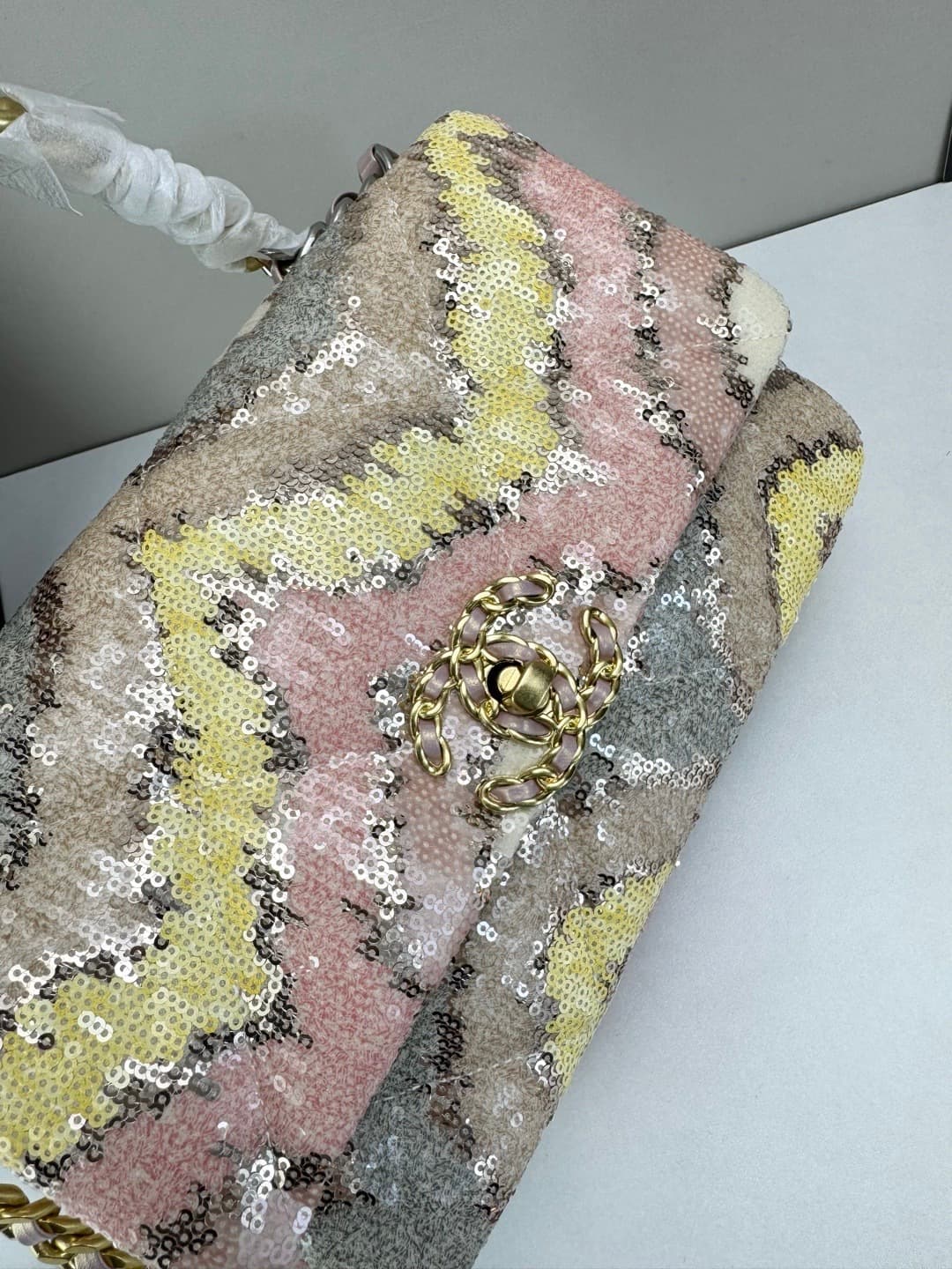 C791 🌸 Chanel 19 bag’s classic sequin-lined clasp bag — image 4