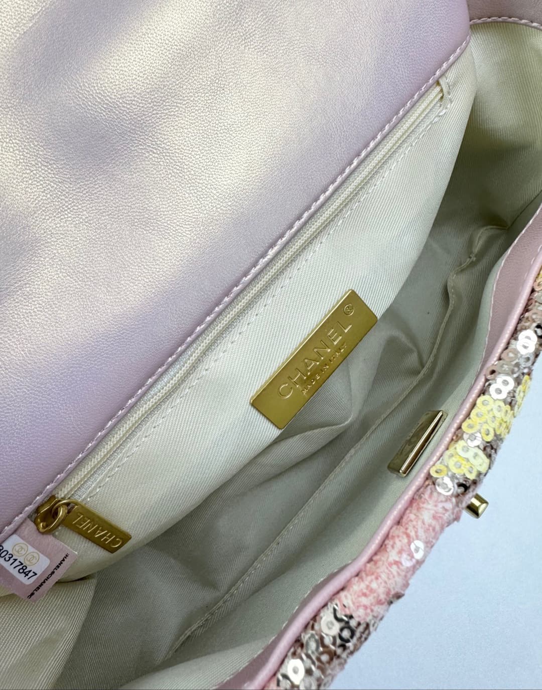 C791 🌸 Chanel 19 bag’s classic sequin-lined clasp bag — image 5