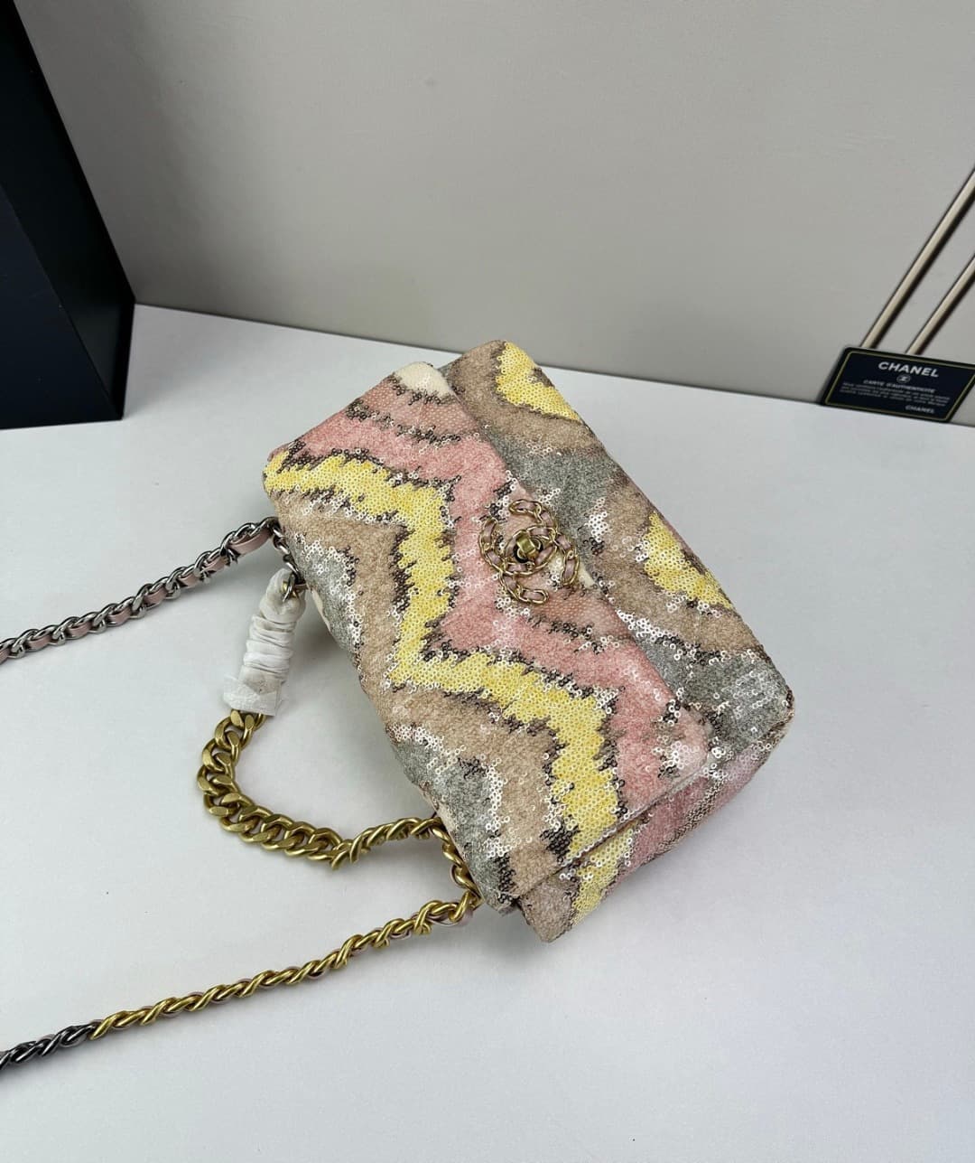C791 🌸 Chanel 19 bag’s classic sequin-lined clasp bag — image 8