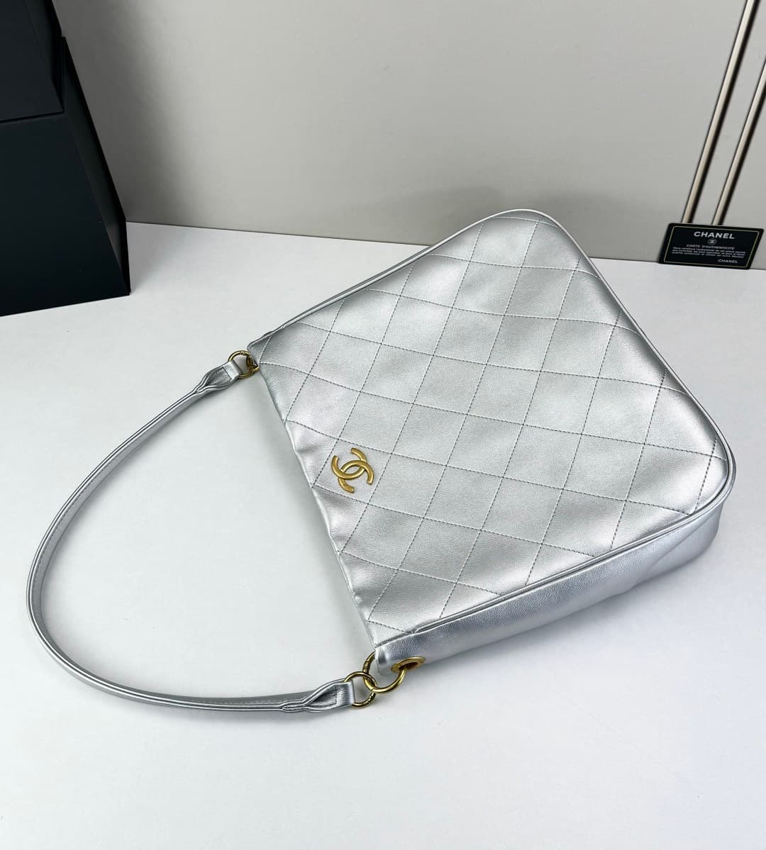 C800 🌸 Chanel 23A shoulder strap hippie bag 200 — image 8