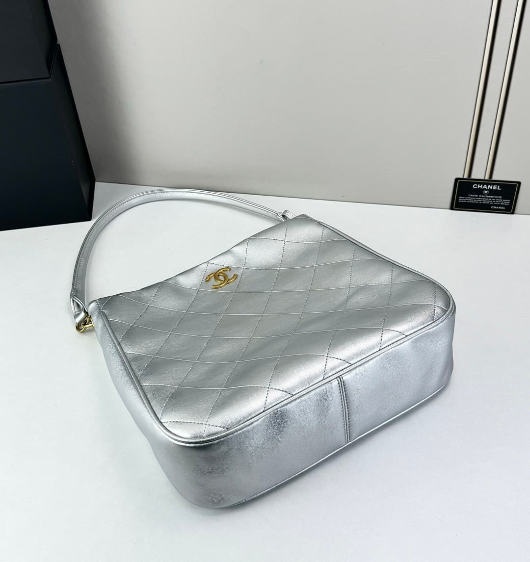 C800 🌸 Chanel 23A shoulder strap hippie bag 200 — image 7