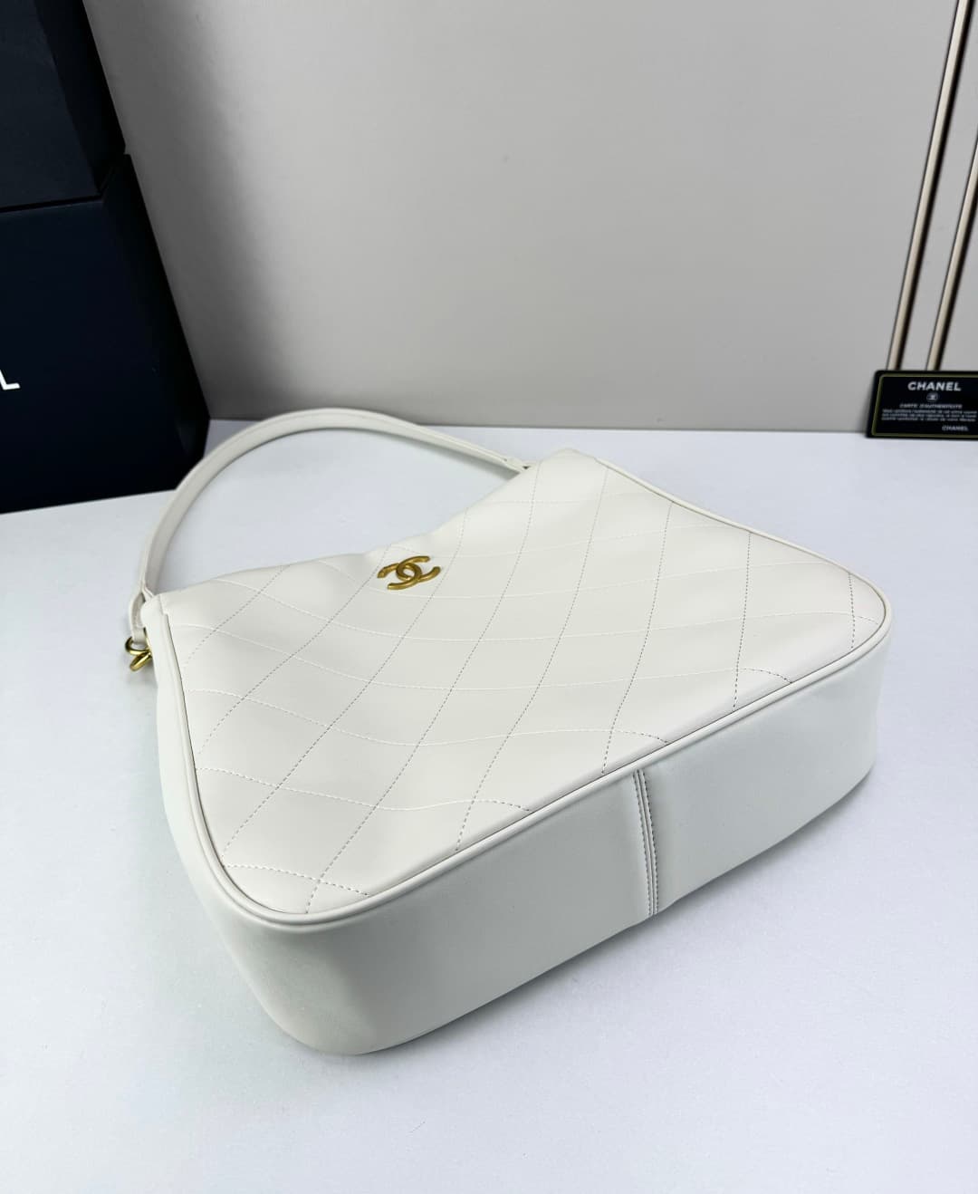 C798 🌸 Chanel 23A shoulder strap hippie bag 200 — image 8