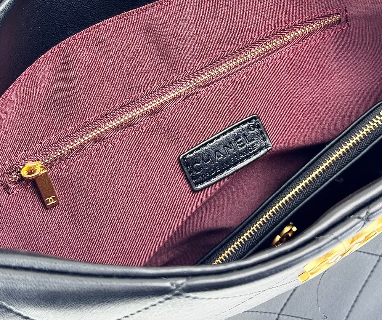 C796 🌸 Chanel 23A shoulder strap hippie bag 200 — image 5