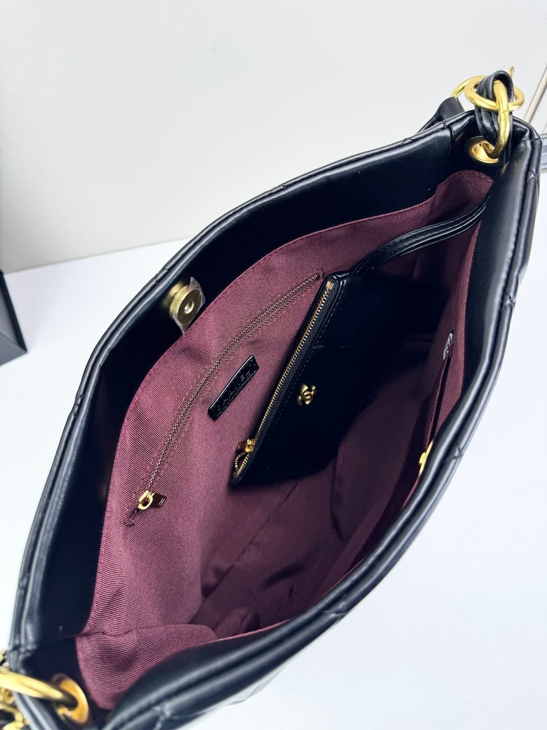 C796 🌸 Chanel 23A shoulder strap hippie bag 200 — image 6