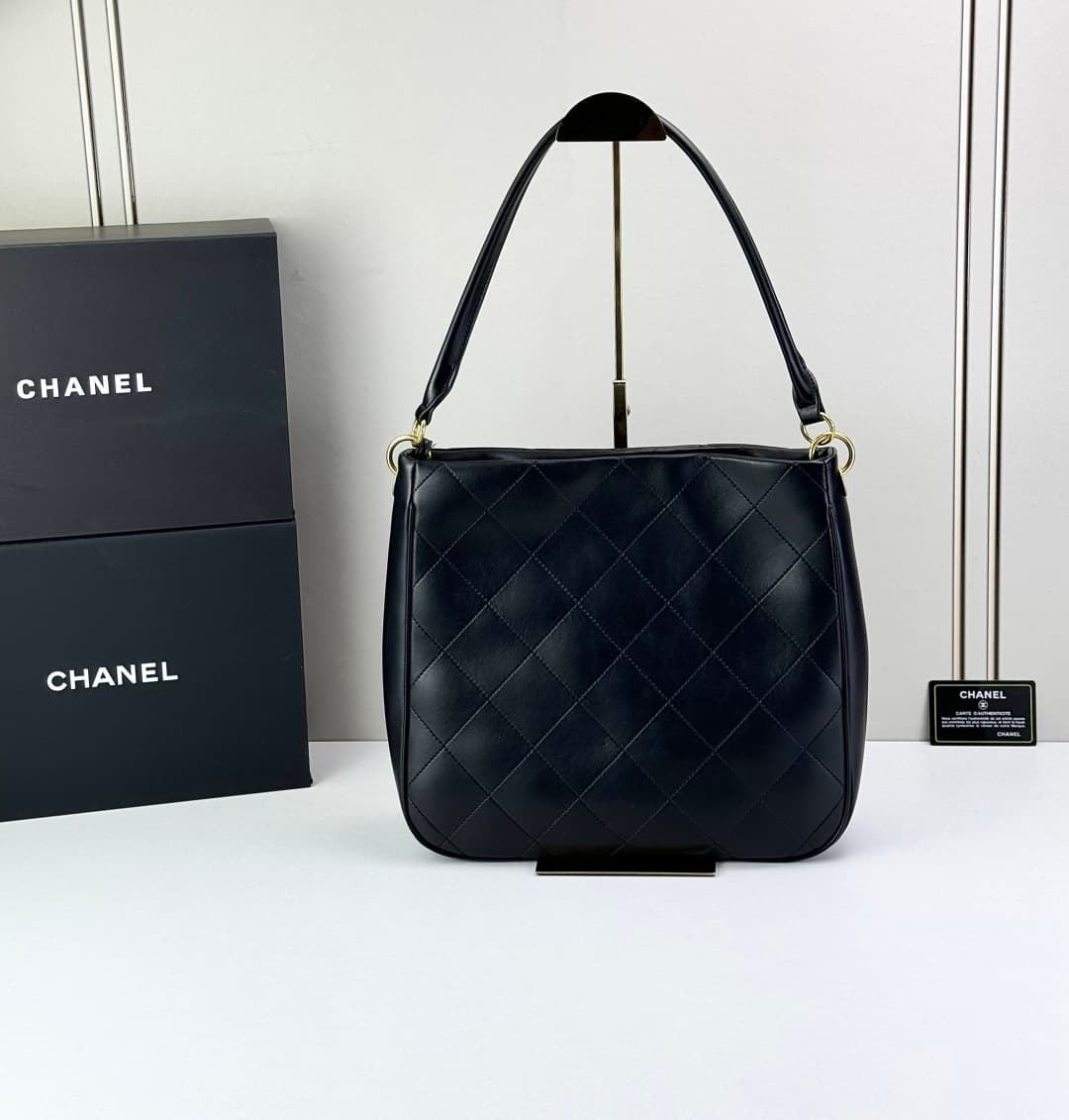 C796 🌸 Chanel 23A shoulder strap hippie bag 200 — image 2