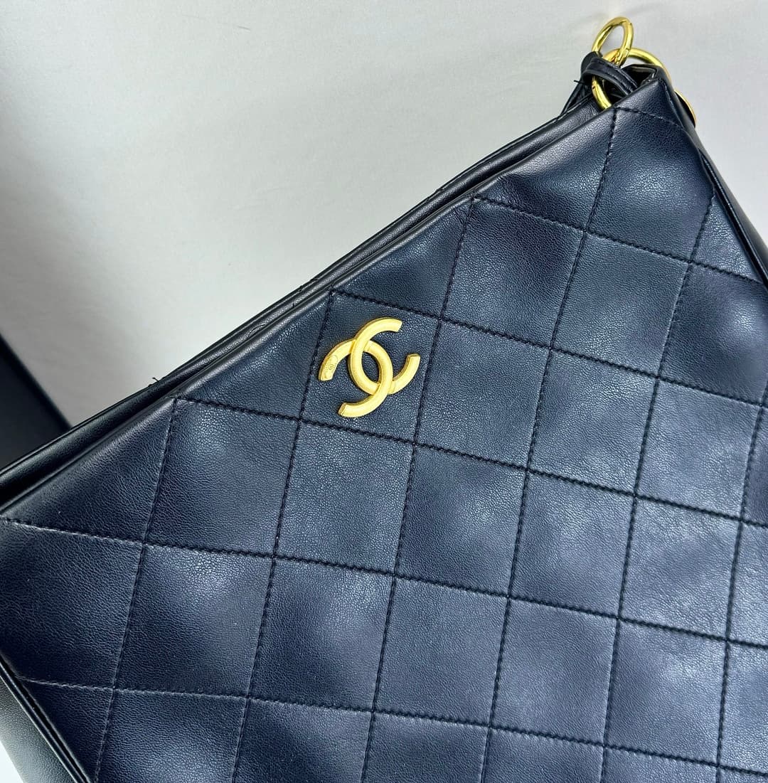 C796 🌸 Chanel 23A shoulder strap hippie bag 200 — image 4