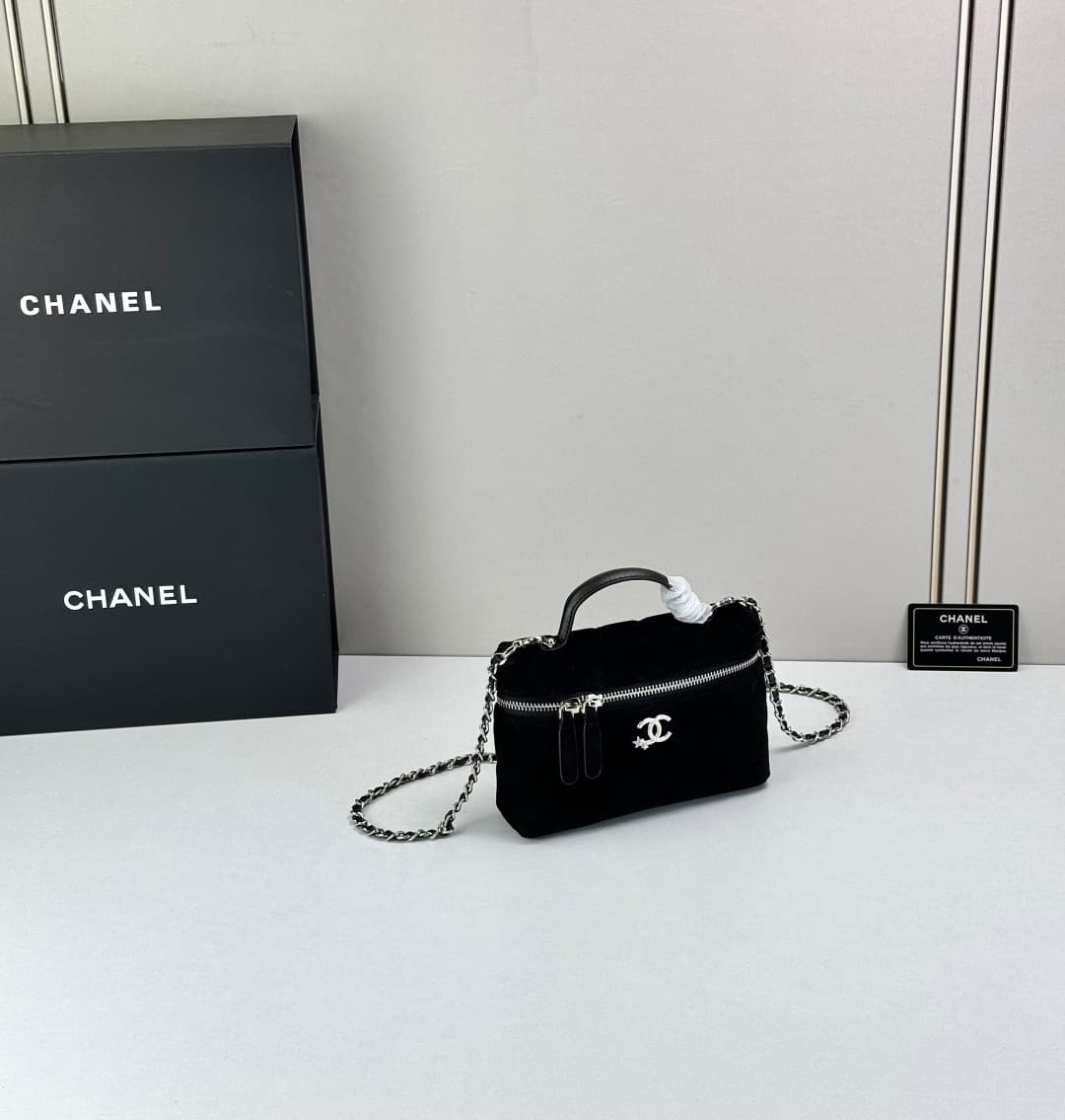 C805 🌸CHANEL Handbag Makeup Bag — image 3