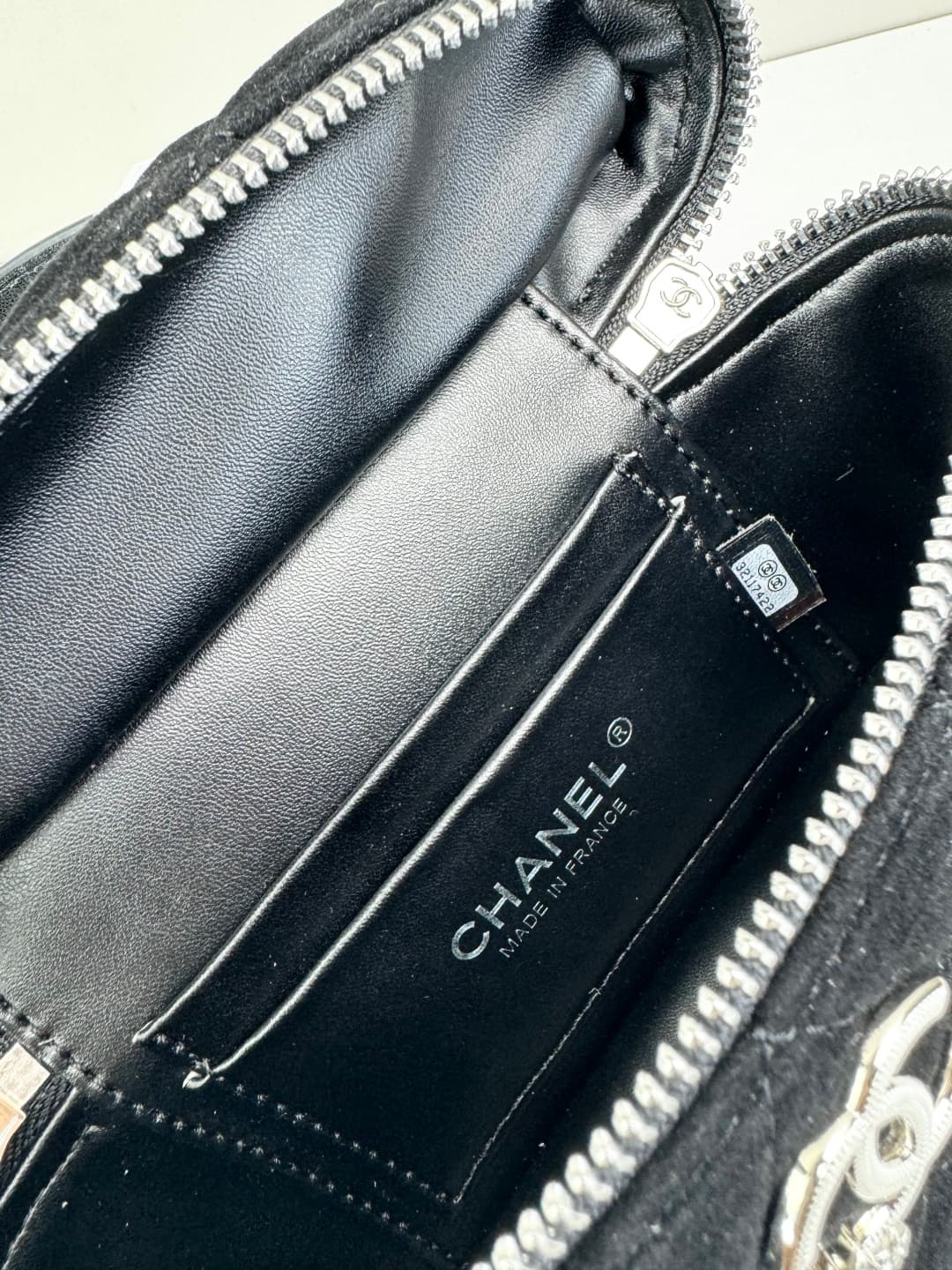 C805 🌸CHANEL Handbag Makeup Bag — image 5