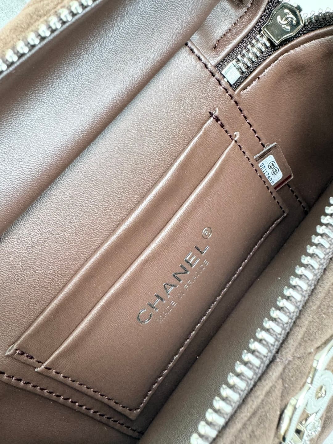 C804 🌸CHANEL Handbag Makeup Bag — image 5