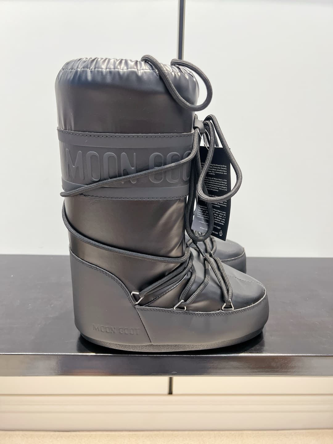 D8771 Moon Boot – Glossy Black Snow Boots 26ss — image 5
