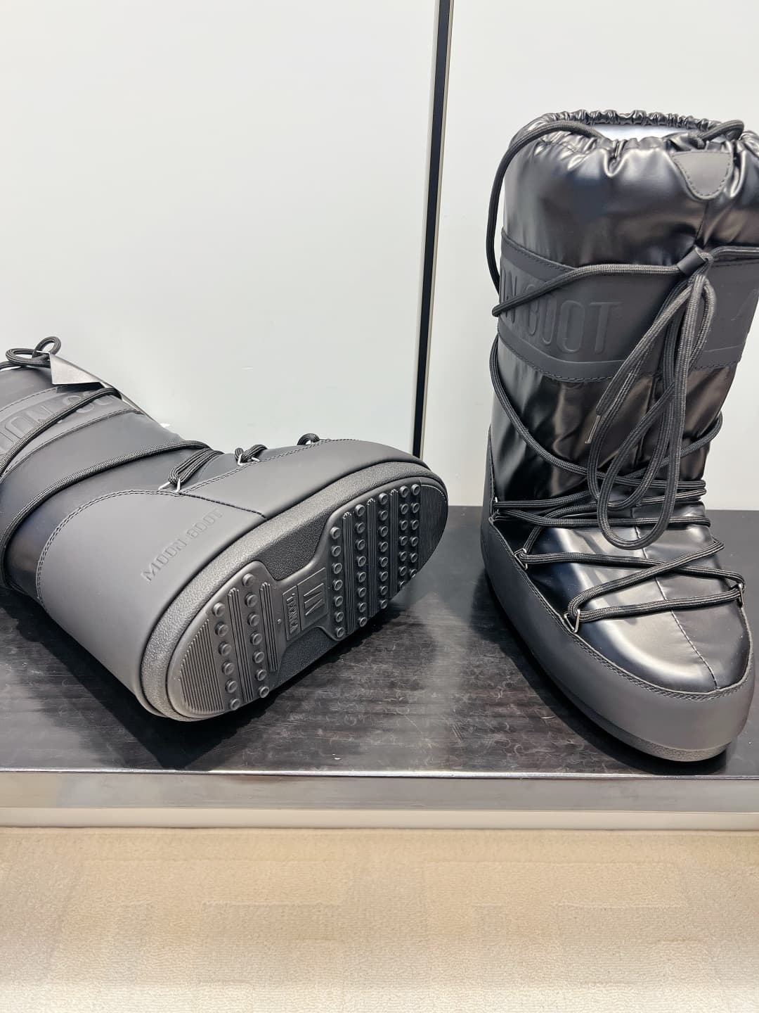 D8771 Moon Boot – Glossy Black Snow Boots 26ss — image 4