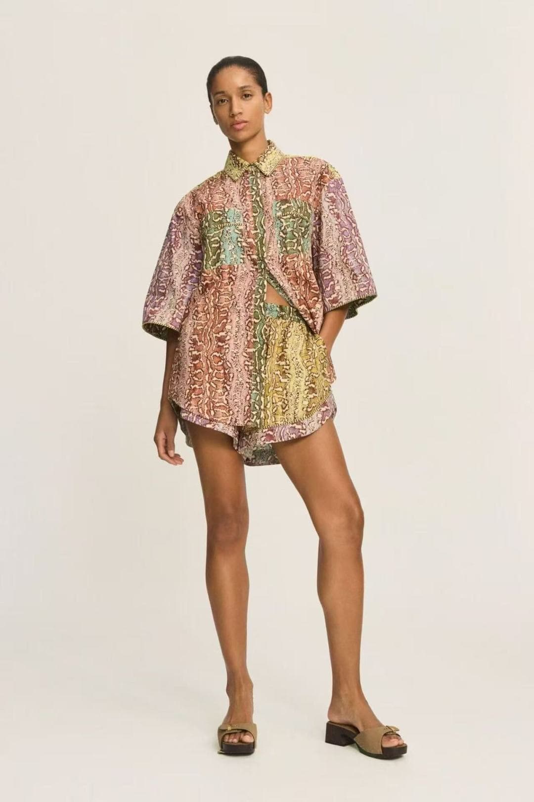 C18342 Style number 20264536 Zimmermann* New set: serpent print short-sleeved shirts + shorts, mixed colors, S-XL sizes. [Size M: shoulder width 49, bust size 122, sleeve length 33, overall length 68-76; waist size 68, elastic, overall length 36; weight:  — image 5