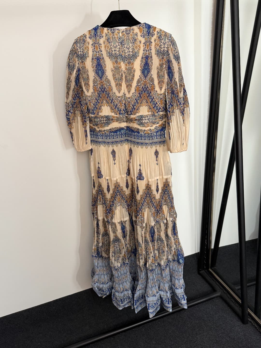 C18224 Style No. 20254025 Zimmermann Vintage/retro pattern print, three-dimensional pleated V-neck mid-rise short-sleeve dress. Long dress, black, apricot color, S-XL sizes. [Size M: bust 84, waist 70, sleeve length 42, full length 124] — image 6