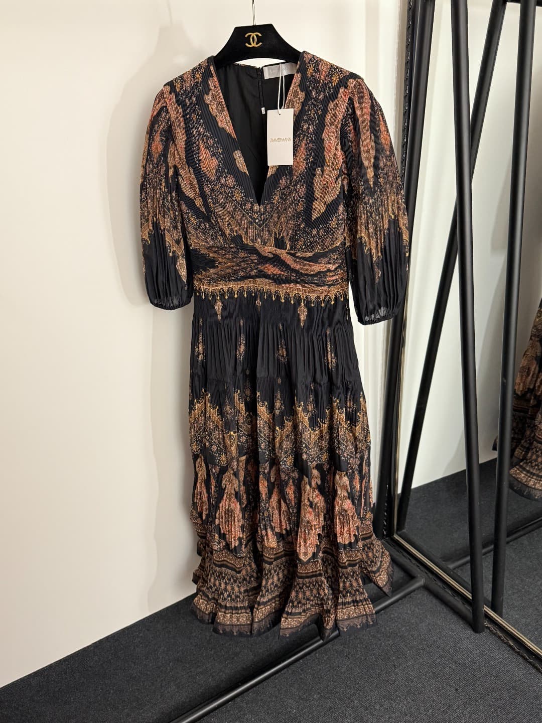 C18224 Style No. 20254025 Zimmermann Vintage/retro pattern print, three-dimensional pleated V-neck mid-rise short-sleeve dress. Long dress, black, apricot color, S-XL sizes. [Size M: bust 84, waist 70, sleeve length 42, full length 124] — image 7