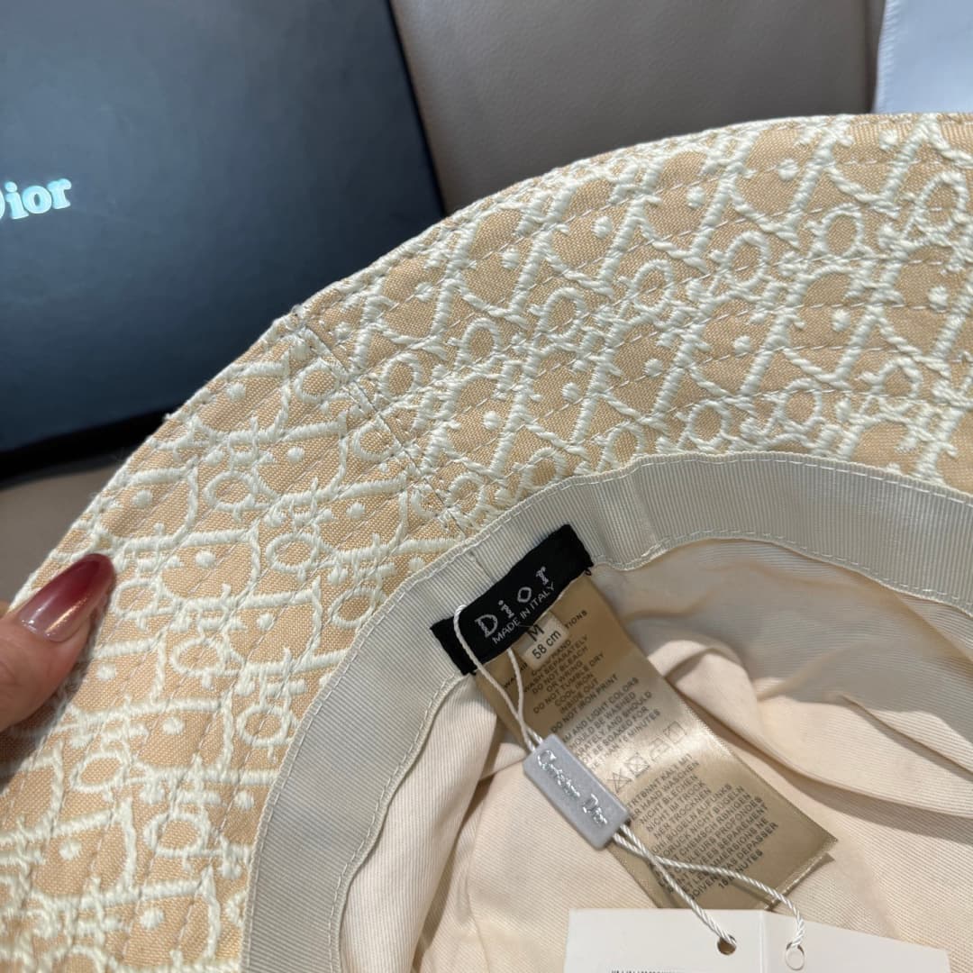 C29875 Packaged in a cloth bag. Dior new model fisherman hat, top-tier version. Customized by 1:1. Original denim print fabric + pure cotton lining, lightweight and breathable! The quality is excellent. Basic head circumference: 57. Very stylish and versa — image 7