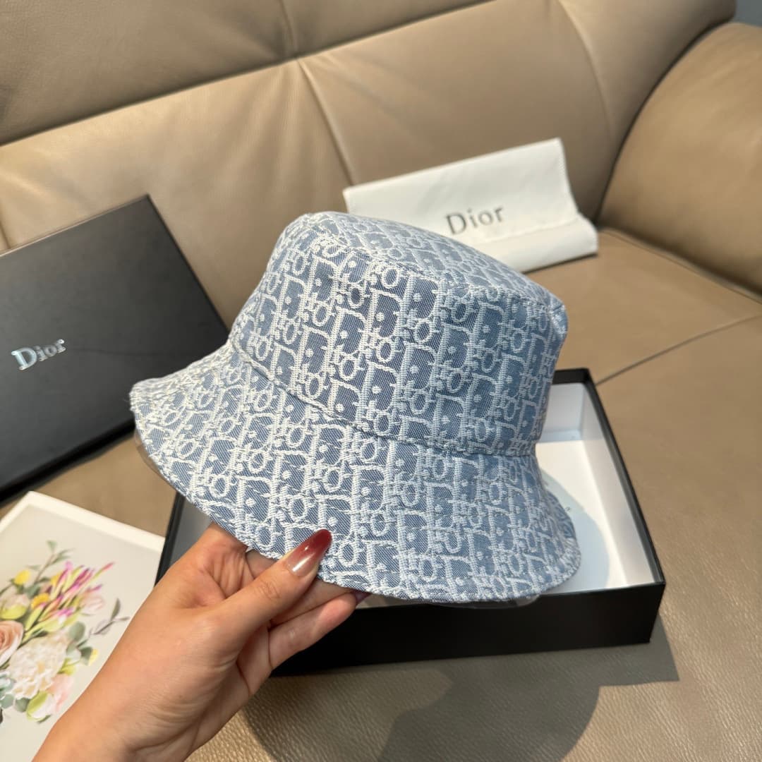 C29873 Packaged in a bag, Dior new model fisherman hat – top quality version. Customized according to the mold 1:1. Made from original denim weave fabric and pure cotton lining; lightweight and breathable! Excellent quality. Basic head circumference: 57.  — image 4