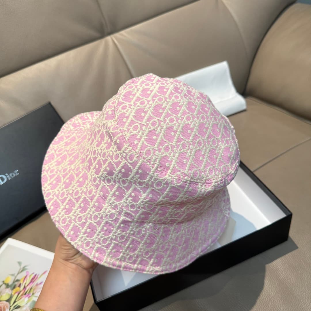 C29872 Packaged in a bag, Dior new model fisherman hat – the premium version. Customized according to the mold 1:1. Made from original denim print fabric and pure cotton lining; lightweight and breathable! The quality is excellent. With a basic head circu — image 6