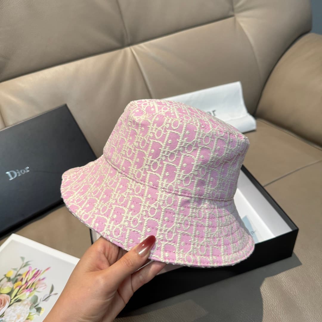 C29872 Packaged in a bag, Dior new model fisherman hat – the premium version. Customized according to the mold 1:1. Made from original denim print fabric and pure cotton lining; lightweight and breathable! The quality is excellent. With a basic head circu — image 3