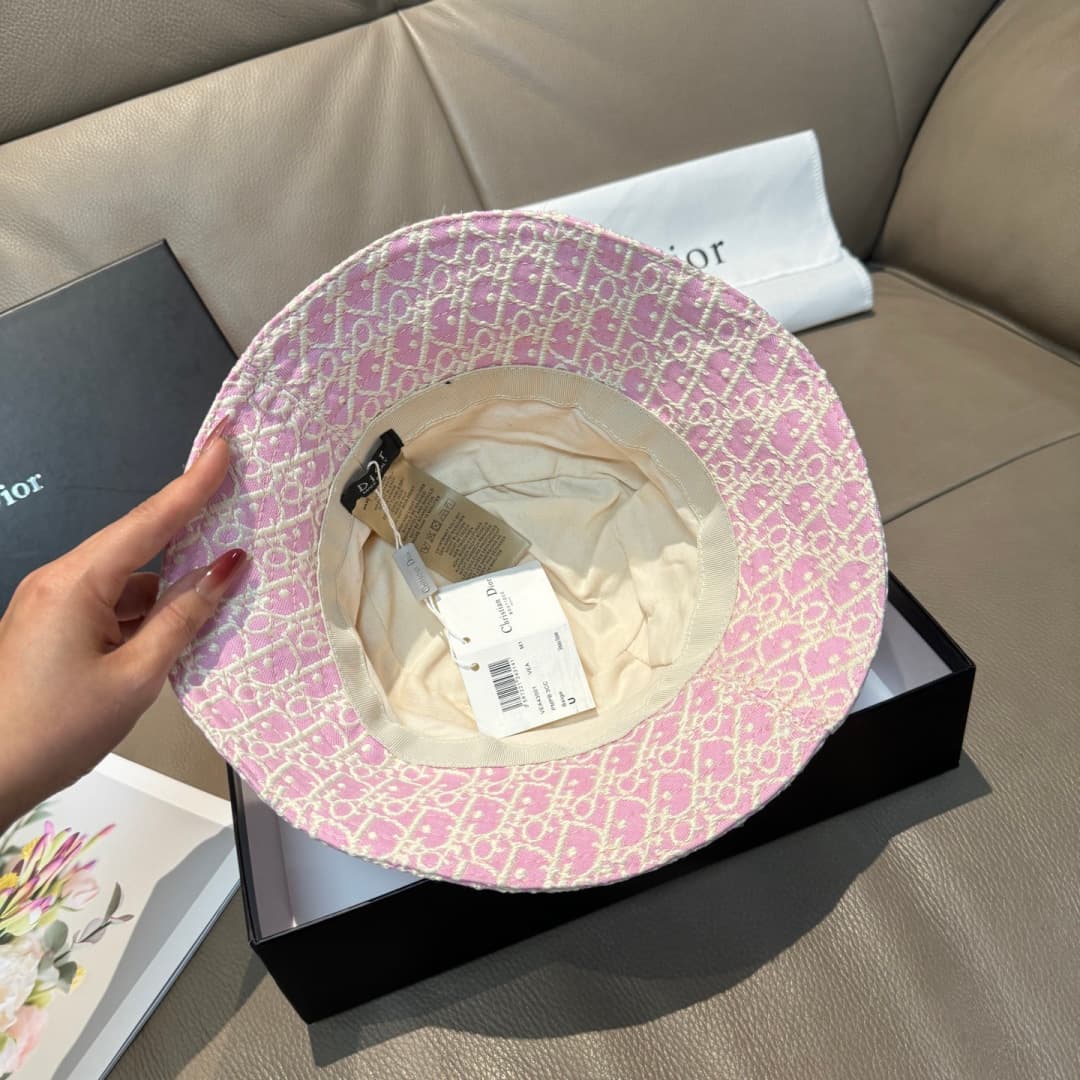 C29872 Packaged in a bag, Dior new model fisherman hat – the premium version. Customized according to the mold 1:1. Made from original denim print fabric and pure cotton lining; lightweight and breathable! The quality is excellent. With a basic head circu — image 7