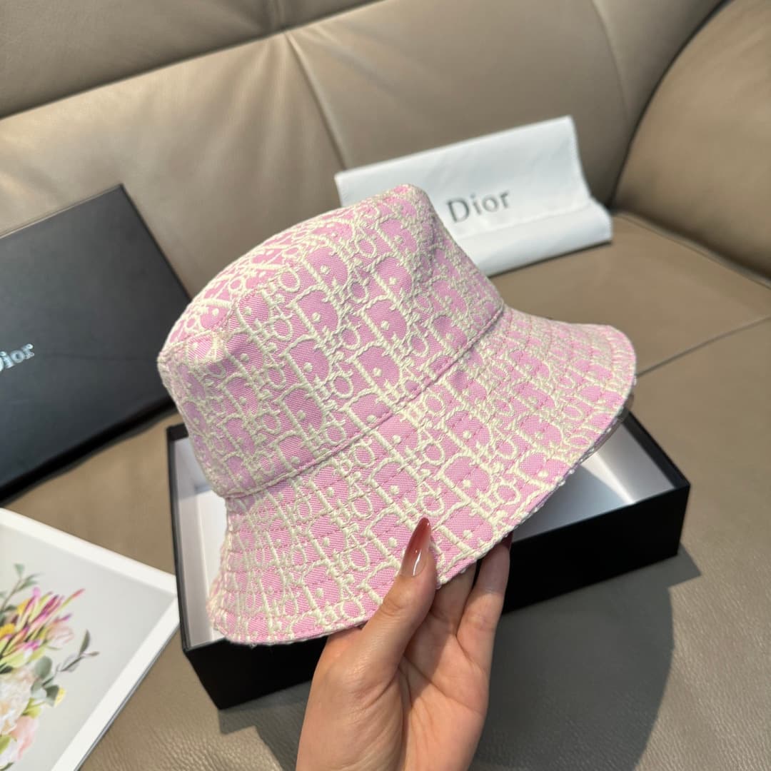C29872 Packaged in a bag, Dior new model fisherman hat – the premium version. Customized according to the mold 1:1. Made from original denim print fabric and pure cotton lining; lightweight and breathable! The quality is excellent. With a basic head circu — image 4