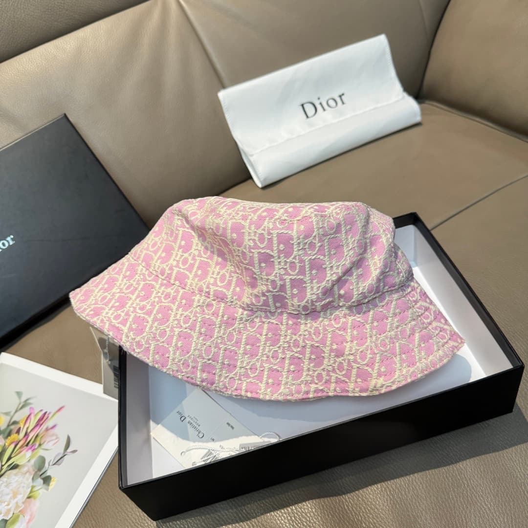C29872 Packaged in a bag, Dior new model fisherman hat – the premium version. Customized according to the mold 1:1. Made from original denim print fabric and pure cotton lining; lightweight and breathable! The quality is excellent. With a basic head circu — image 8