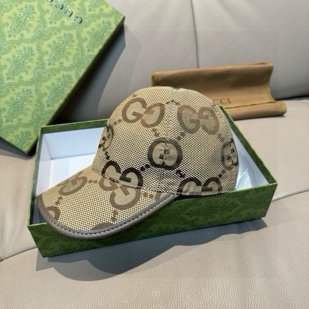 C29862 Packaged in a bag, Gucci new model baseball cap. Large “G” logo, custom-made by 1:1. Made from original canvas material and top-grade cowhide, lightweight and breathable! Basic head circumference: 56; adjustable clip. — image 2