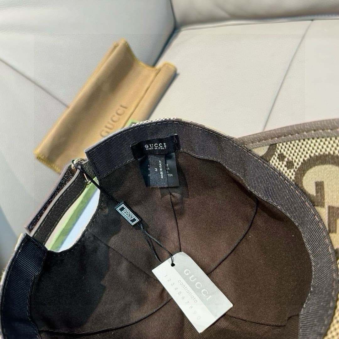 C29862 Packaged in a bag, Gucci new model baseball cap. Large “G” logo, custom-made by 1:1. Made from original canvas material and top-grade cowhide, lightweight and breathable! Basic head circumference: 56; adjustable clip. — image 7