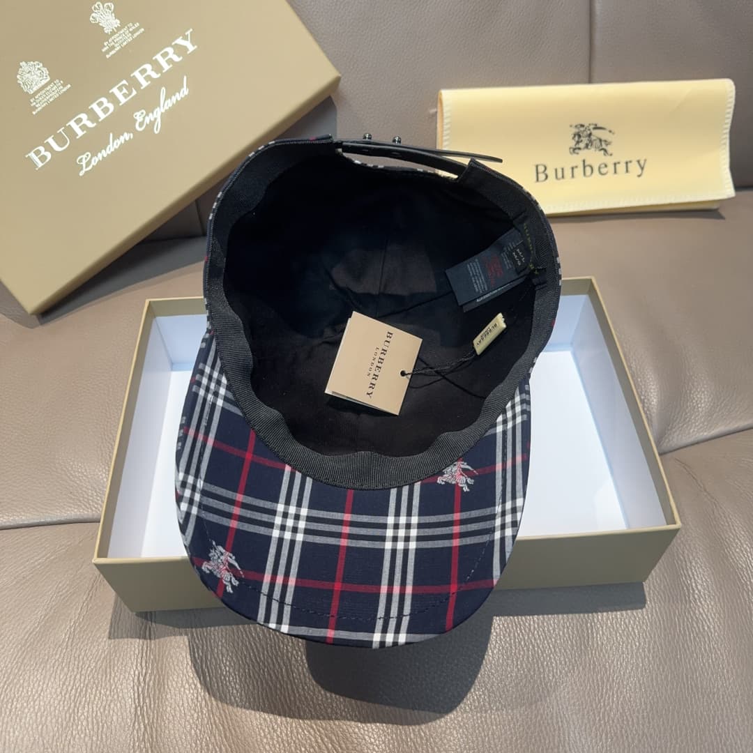 C29860 Packaged in a cloth bag, Burberry original baseball cap, checked pattern horse design. Customized by 1:1; made from pure cotton fabric and top-grade cowhide, lightweight and breathable! Photo of the product in use; suitable for both men and women. — image 7