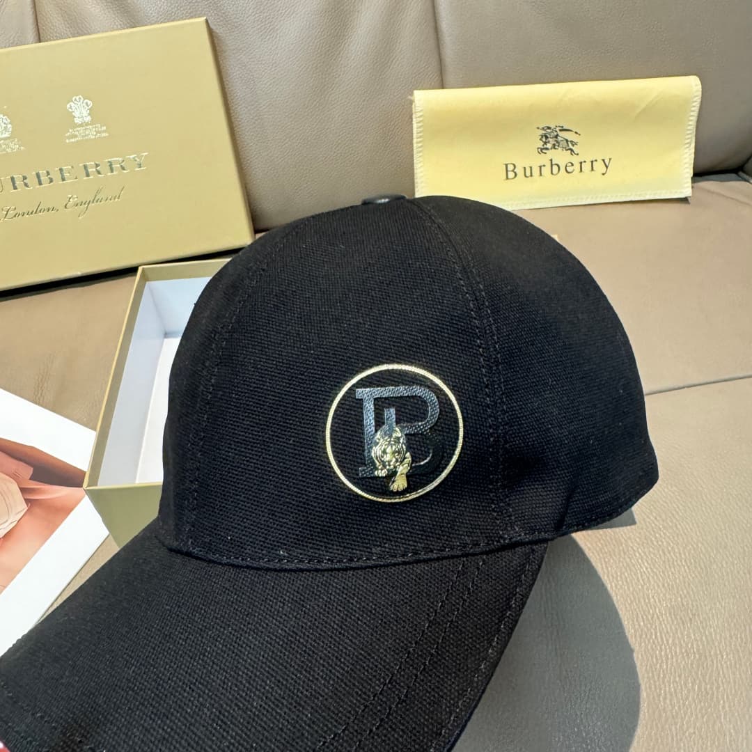 C29858 Bag with box, Burberry’s latest original baseball cap. Customized under the mold number 1:1, with bold printing! Made of premium canvas material and top-grade cowhide, with exquisite craftsmanship; original factory quality, exclusive physical photo — image 4