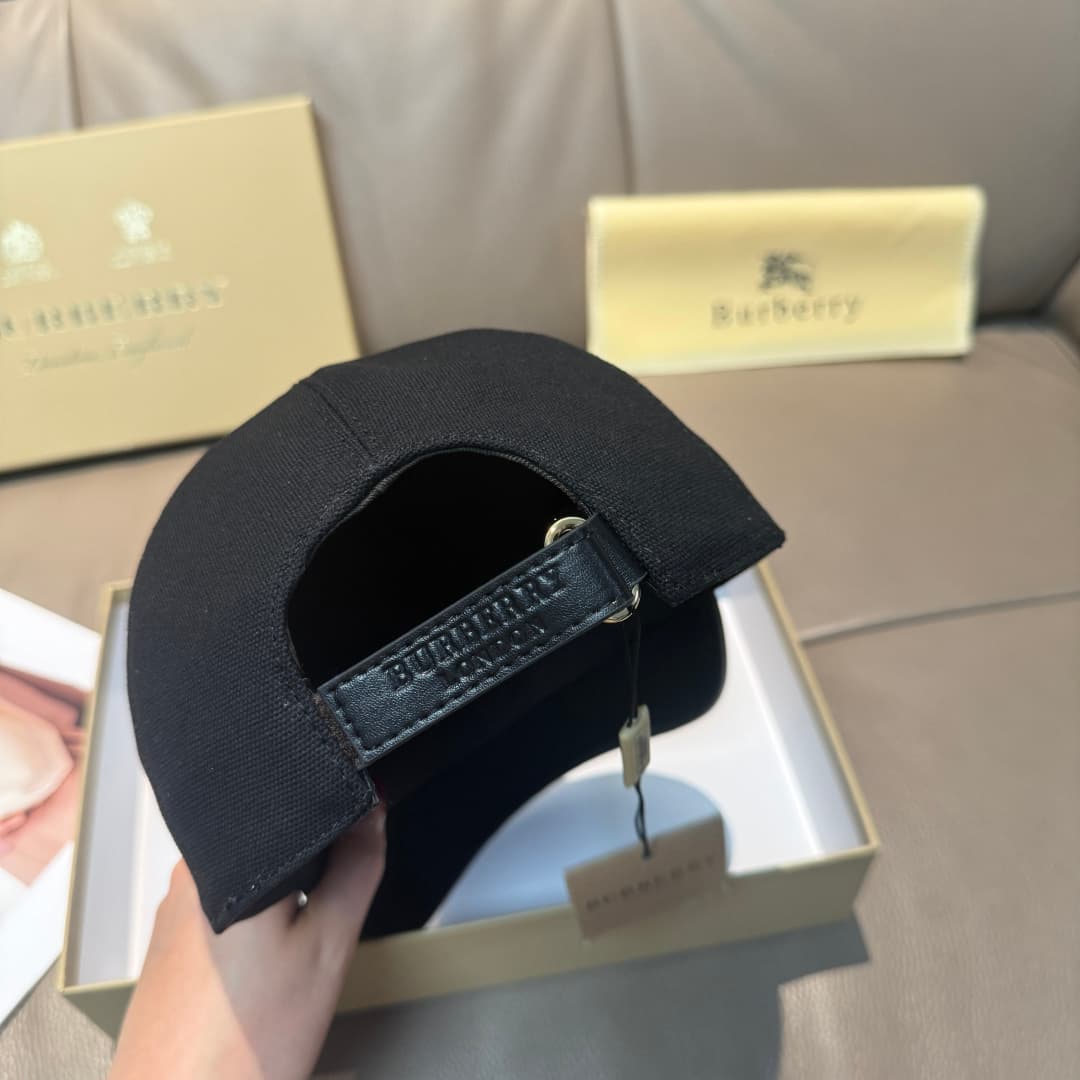 C29858 Bag with box, Burberry’s latest original baseball cap. Customized under the mold number 1:1, with bold printing! Made of premium canvas material and top-grade cowhide, with exquisite craftsmanship; original factory quality, exclusive physical photo — image 8