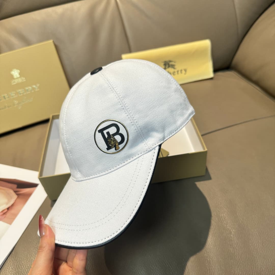 C29857 Bag with a box, Burberry’s latest original baseball cap. Customized by 1:1; printed with “Menghu” logo. Original canvas material + top-grade cowhide fabric; high-quality craftsmanship, original factory quality. Exclusive physical photography. Avail — image 3