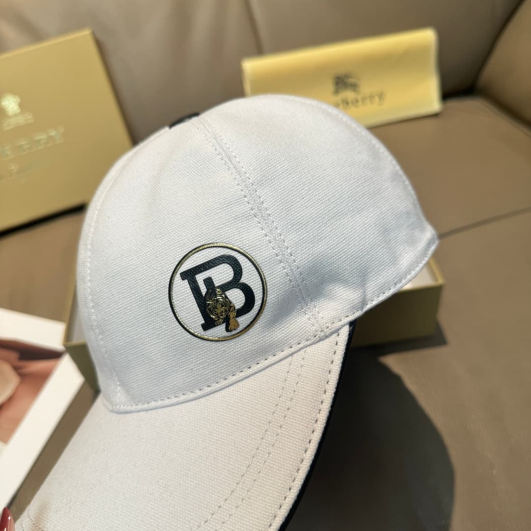 C29857 Bag with a box, Burberry’s latest original baseball cap. Customized by 1:1; printed with “Menghu” logo. Original canvas material + top-grade cowhide fabric; high-quality craftsmanship, original factory quality. Exclusive physical photography. Avail — image 4