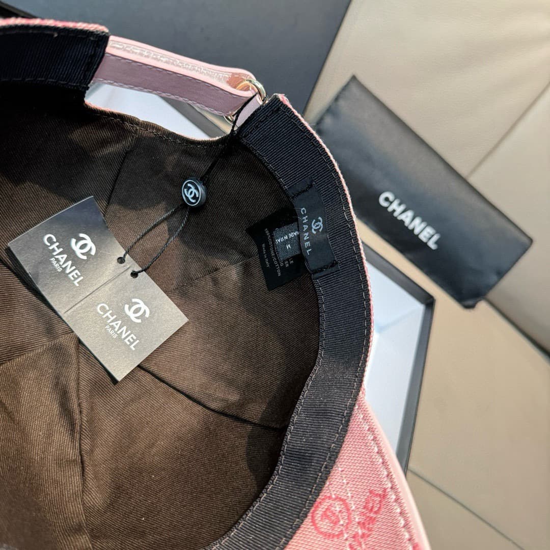 C29856 Packaged in a cloth bag, Chanel classic original baseball cap. Features the classic “double C” logo. Custom-made according to the model 1: 1. Made from premium sail fabric and top-grade cowhide material – lightweight and breathable! The quality is  — image 8