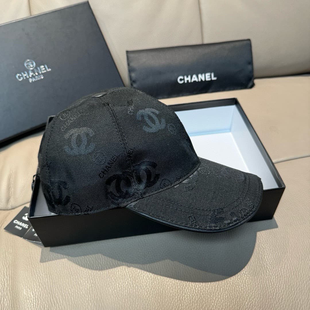 C29854 Packaged in a bag, Chanel classic original baseball cap. Features the classic “double C” logo. Customized by 1:1; made from genuine sail fabric and first-grade cowhide material – lightweight and breathable! The quality is excellent. The head circum — image 5