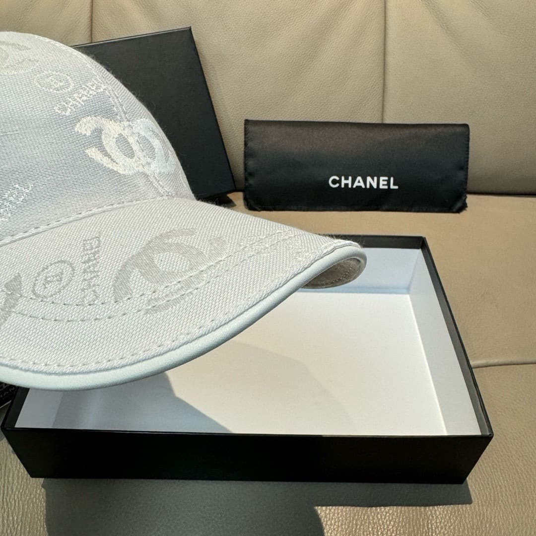 C29853 Packaged in a bag, Chanel classic original baseball cap. Features the classic “double C” logo. Custom-made according to the mold 1:1. Made from premium canvas material and top-grade cowhide leather – very lightweight and breathable! The quality is  — image 6