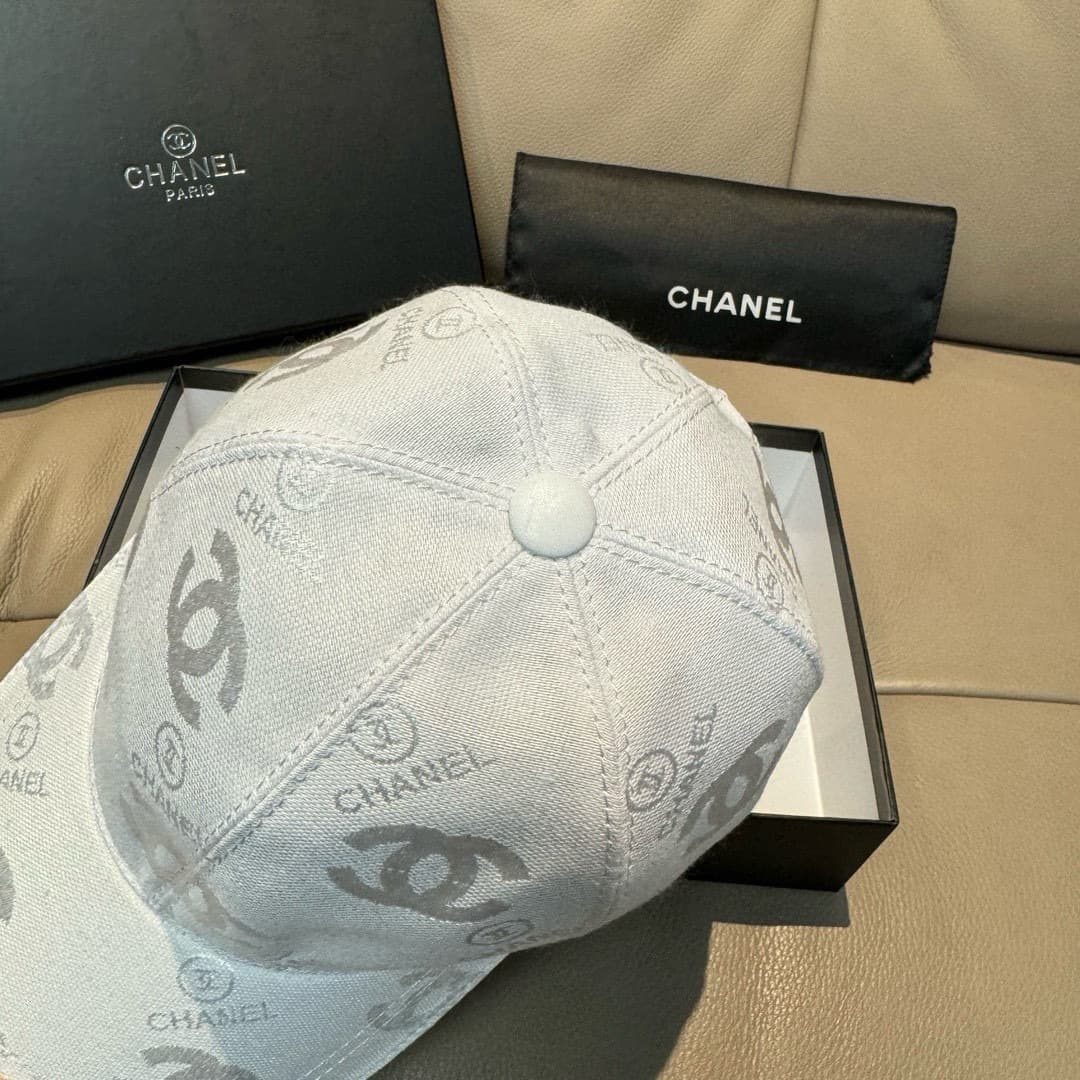 C29853 Packaged in a bag, Chanel classic original baseball cap. Features the classic “double C” logo. Custom-made according to the mold 1:1. Made from premium canvas material and top-grade cowhide leather – very lightweight and breathable! The quality is  — image 4