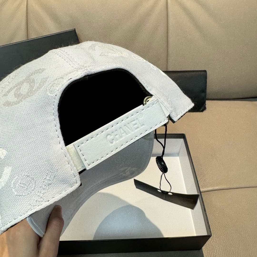 C29853 Packaged in a bag, Chanel classic original baseball cap. Features the classic “double C” logo. Custom-made according to the mold 1:1. Made from premium canvas material and top-grade cowhide leather – very lightweight and breathable! The quality is  — image 7