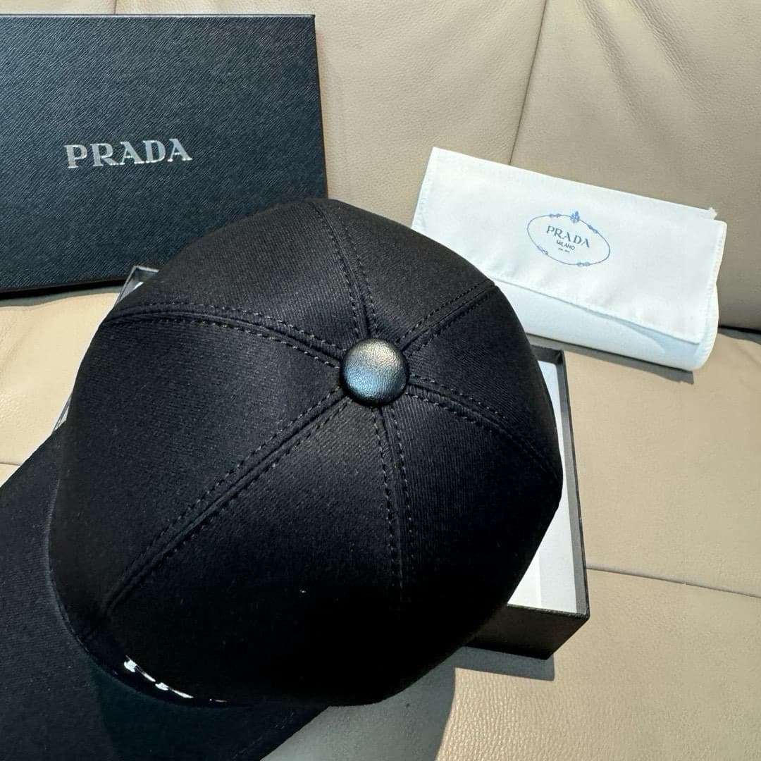 C29851 Baggy cloth bag, Prada new model baseball cap. Embroidered logo. Customized by 1:1. Original pure cotton fabric + top-grade cowhide material. Lightweight and breathable! Excellent quality. Basic head circumference: 56. Adjustable clip. — image 3