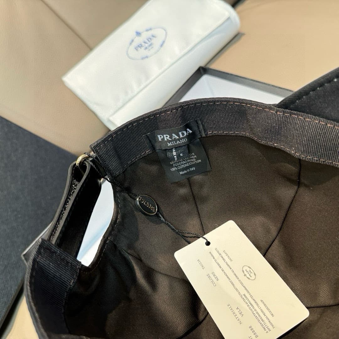 C29851 Baggy cloth bag, Prada new model baseball cap. Embroidered logo. Customized by 1:1. Original pure cotton fabric + top-grade cowhide material. Lightweight and breathable! Excellent quality. Basic head circumference: 56. Adjustable clip. — image 6